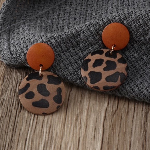 **WILLA* Round Leopard Pattern Wood Fashion Earrings - Picture 3 of 5